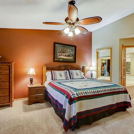 Brown Family Condo For Families Golf Trips And Girls Getaways Wisconsin Dells Exterior photo