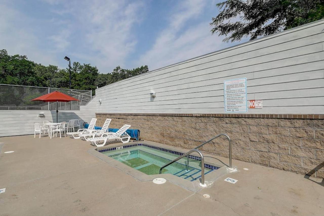 Brown Family Condo For Families Golf Trips And Girls Getaways Wisconsin Dells Exterior photo
