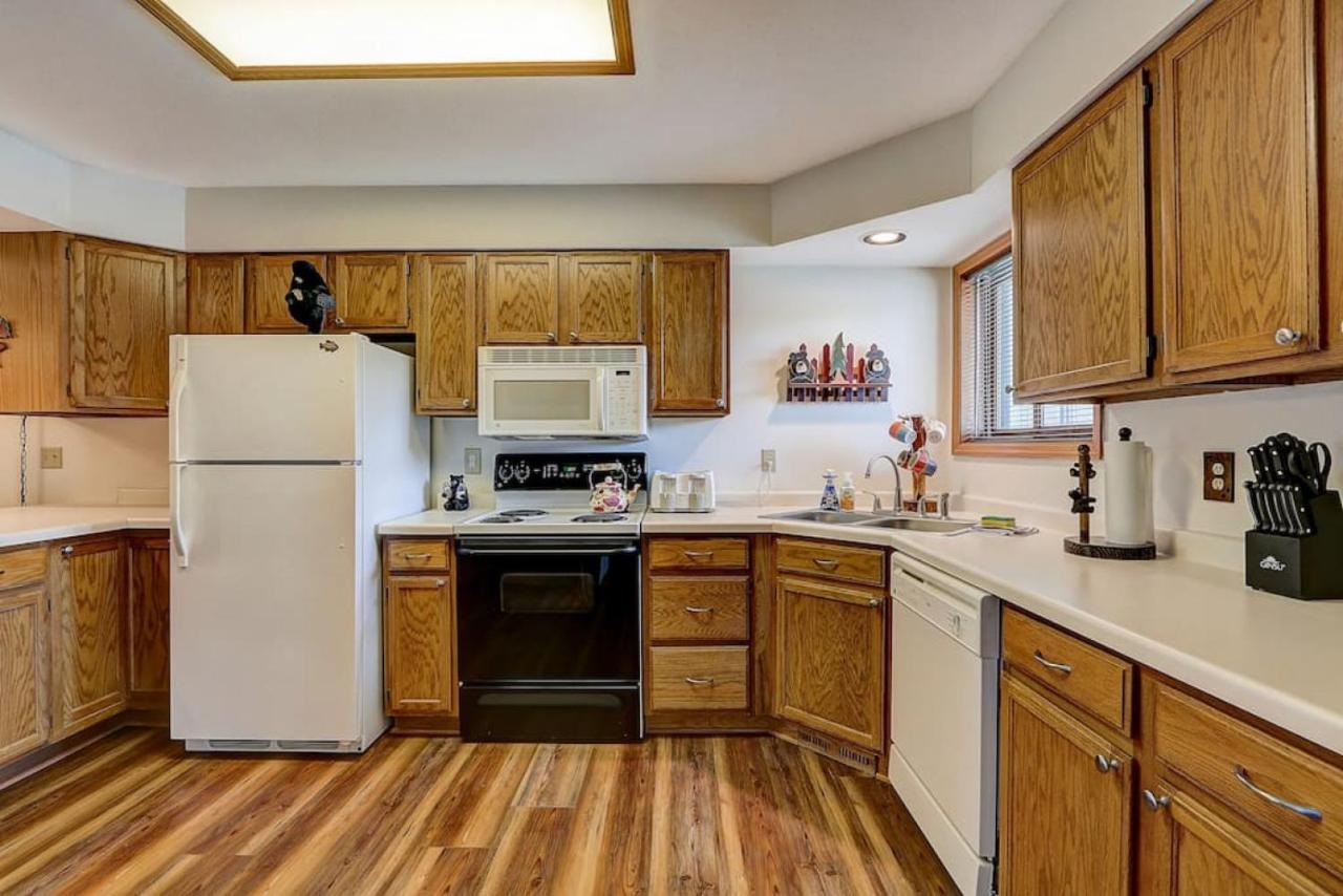 Brown Family Condo For Families Golf Trips And Girls Getaways Wisconsin Dells Exterior photo