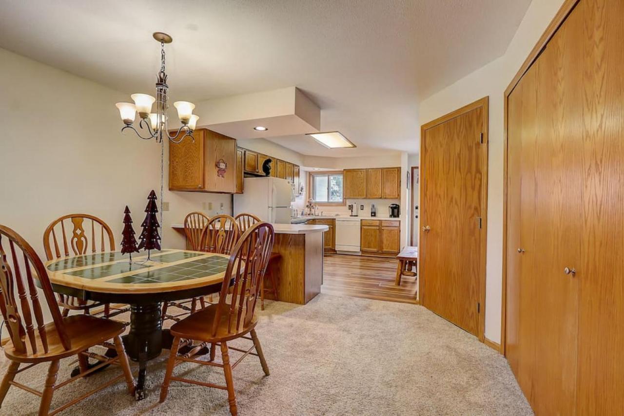 Brown Family Condo For Families Golf Trips And Girls Getaways Wisconsin Dells Exterior photo